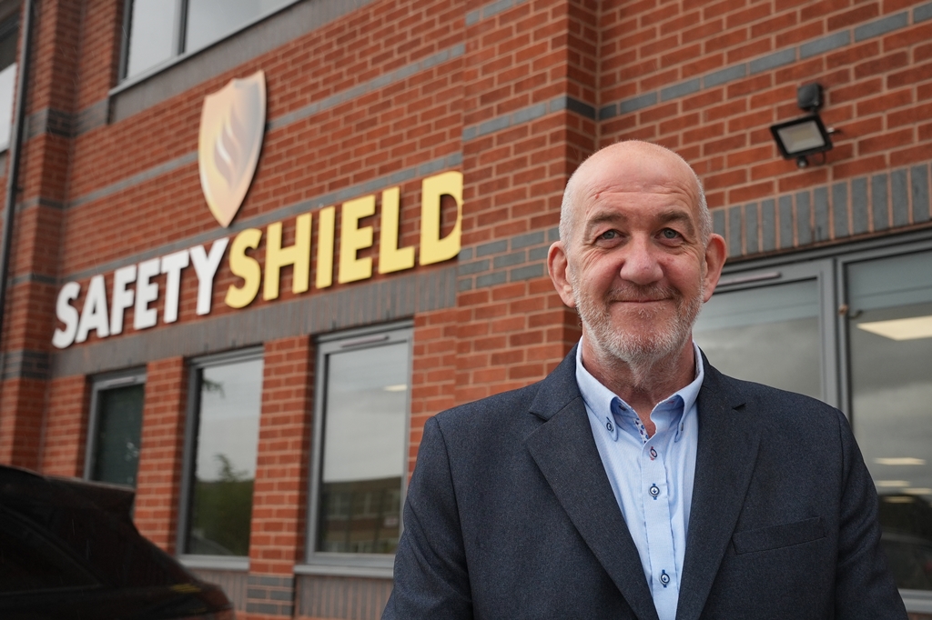 "Sean Scarah, il nuovo direttore operativo di Safety Shield Global: una garanzia di sicurezza sul luogo di lavoro" "Sean Scarah, il nuovo direttore operativo di Safety Shield Global: una garanzia di sicurezza sul luogo di lavoro"