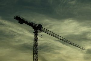 "Indice PMI nel settore delle costruzioni nel Regno Unito: contrazione ma segnali di ripresa in vista"