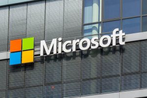 Microsoft Investe 11 Miliardi di Sterline nel Regno Unito per Espandere i Centri Dati e Rafforzare la Presenza Tecnologica