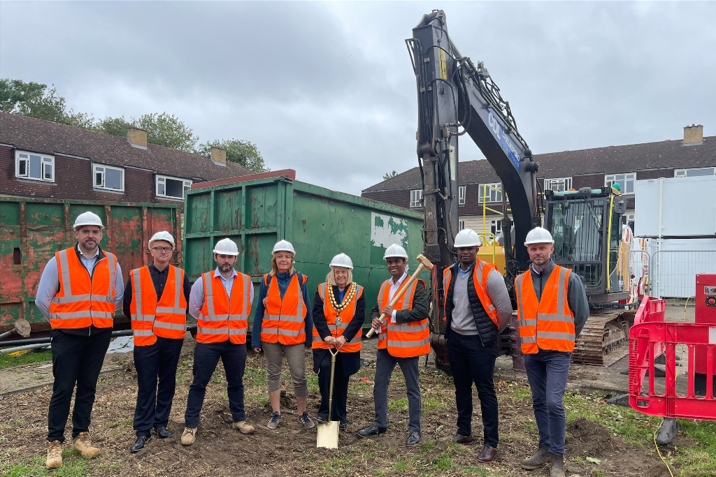 Work starts on Aveley council housing renewal Work starts on Aveley council housing renewal