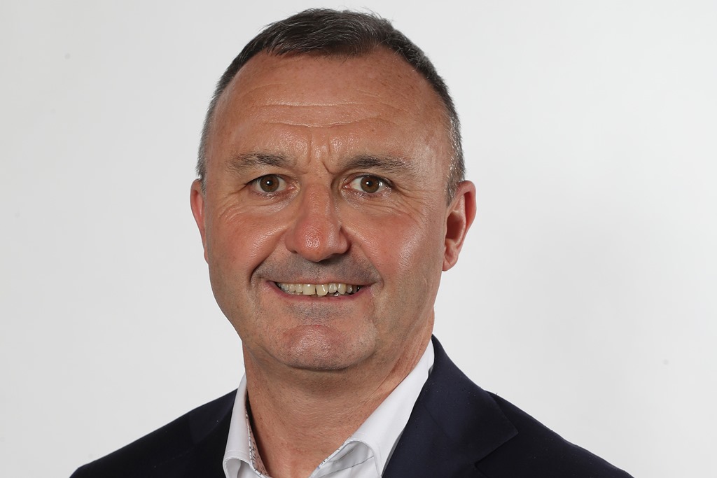 Build UK chair turns from White to Brown Build UK chair turns from White to Brown