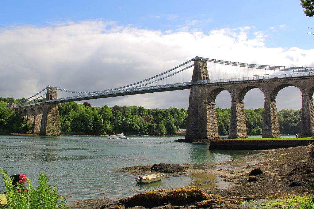 Chiusura del Menai Suspension Bridge a causa di problemi ai bulloni: riparazioni urgenti necessarie per garantire la sicurezza dei viaggiatori e l'economia locale Chiusura del Menai Suspension Bridge a causa di problemi ai bulloni: riparazioni urgenti necessarie per garantire la sicurezza dei viaggiatori e l'economia locale