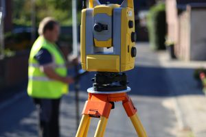 Inghilterra abolisce permessi ambientali per lavori di pre-costruzione: cosa cambia per le imprese e l'ambiente