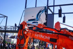 Hitachi Construction Machinery cambia nome in Landcros: un nuovo capitolo per il gigante giapponese della macchina