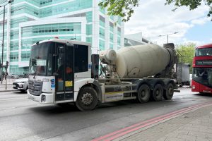 Diminuzione delle vendite di beton pronto: l'industria delle costruzioni in crisi con un calo del 12% rispetto all'anno precedente

Approfondimento
La diminuzione delle vendite di beton pronto è un indicatore importante della salute del settore delle costruzioni. Una riduzione del 12% rispetto all'anno precedente suggerisce che l'industria sta ancora affrontando sfide significative.

Possibili Conseguenze
La diminuzione della domanda di materiali da costruzione potrebbe avere conseguenze negative per l'industria, inclusa la riduzione della produzione e dei posti di lavoro. Ciò potrebbe avere un impatto a catena sull'intera economia.

Opinione
È importante notare che la situazione potrebbe variare a seconda della regione e del tipo di progetto. Tuttavia, la tendenza generale suggerisce che l'industria delle costruzioni sta affrontando un periodo di difficoltà.

Analisi Critica dei Fatti
L'analisi dei dati suggerisce che la diminuzione delle vendite di beton pronto è un problema reale che richiede una risposta efficace da parte dell'industria e dei responsabili delle politiche.

Relazioni con altri fatti
La crisi del settore delle costruzioni potrebbe essere collegata ad altri fattori economici e sociali, come la recessione o la mancanza di investimenti in infrastrutture.

Contesto storico
La storia dell'industria delle costruzioni è caratterizzata da periodi di crescita e declino. La comprensione del contesto storico può aiutare a comprendere meglio le sfide attuali e a trovare soluzioni efficaci.

Fonti
Fonte: The Construction Index - https://www.theconstructionindex.co.uk/news/view/ready-mix-sales-down-12-on-the-year