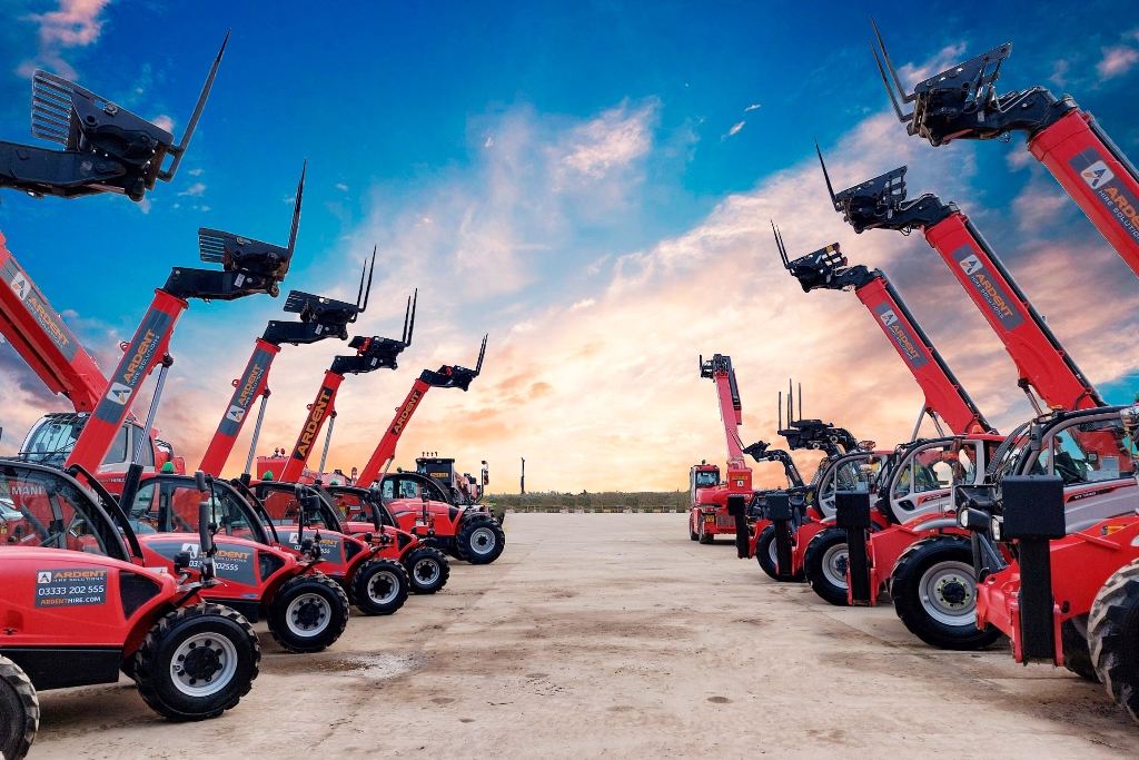 Ardent Hire Solutions investe 40 milioni di sterline in 450 telehandler Manitou per rafforzare la sua posizione nel mercato delle costruzioni