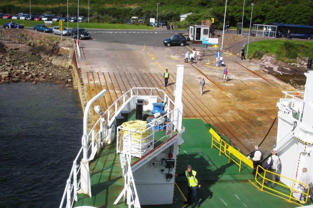 Lavori in corso per la ricostruzione della slipway di Cumbrae: un investimento per il futuro dell&#039;isola scozzese