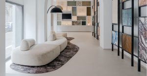 La Design Week promuove la sostenibilità: materiali tracciati e processi a basso impatto ambientale sono al centro dell'attenzione

 Approfondimento 
 La Design Week rappresenta un'importante occasione per esplorare le novità nel campo del design e dell'architettura, con un focus sempre maggiore sulla sostenibilità e sulla responsabilità ambientale. I materiali utilizzati nei progetti esposti sono sempre più spesso scelti in base alla loro provenienza, al loro impatto ambientale e alla loro capacità di essere riutilizzati o riciclati. 

 Possibili Conseguenze 
 L'attenzione crescente per la sostenibilità e la tracciabilità dei materiali potrebbe avere importanti conseguenze sul mercato del design e dell'architettura. I produttori di materiali dovranno adattarsi a queste nuove esigenze, sviluppando prodotti più sostenibili e trasparenti nella loro filiera di produzione. 

 Opinione 
 La tendenza verso una maggiore sostenibilità e tracciabilità dei materiali è un passo importante verso un futuro più responsabile e rispettoso dell'ambiente. Tuttavia, è fondamentale che questo approccio non si limiti a un mero greenwashing, ma si traduca in azioni concrete e misurabili. 

 Analisi Critica dei Fatti 
 L'analisi dei fatti mostra che la Design Week è un'occasione importante per promuovere la sostenibilità e la responsabilità ambientale nel settore del design e dell'architettura. Tuttavia, è necessario un impegno costante e una verifica continua per assicurarsi che le parole si traducano in azioni concrete. 

 Relazioni con altri fatti 
 La crescente attenzione per la sostenibilità e la tracciabilità dei materiali è legata a una più ampia tendenza verso una maggiore consapevolezza ambientale e sociale. Questo fenomeno si riflette in molti altri settori, dalla moda all'alimentazione, e richiede un approccio olistico e coordinato per raggiungere risultati significativi. 

 Contesto storico 
 La Design Week si inserisce in un contesto storico in cui la sostenibilità e la responsabilità ambientale sono diventate questioni sempre più urgenti e prioritarie. La crescente consapevolezza dei problemi ambientali e sociali ha portato a una maggiore attenzione per la tracciabilità e la sostenibilità dei materiali, e la Design Week rappresenta un'importante occasione per promuovere e discutere queste tematiche. 

 Fonti 
 Fonte: Il Sole 24 Ore