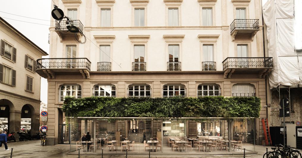Rinascita del Palazzo Trussardi a Milano: uno spazio innovativo dove moda, cibo e cultura si incontrano
