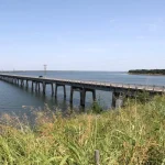 Il Nuovo Ponte US-70 Roosevelt Memorial: Un Investimento di 250 Milioni di Dollari per il Futuro dell'Oklahoma 

Approfondimento
Il progetto di rimpiazzo del ponte, che ha un valore di 250 milioni di dollari, rappresenta un importante passo avanti per l'infrastruttura del Oklahoma, migliorando la sicurezza e la viabilità stradale nella zona.

Possibili Conseguenze
La realizzazione di questo progetto potrebbe avere un impatto significativo sulla viabilità e sulla sicurezza stradale nella zona, migliorando le condizioni di transito per i veicoli e i pedoni, e riducendo i rischi di incidenti.

Opinione
Non sono disponibili opinioni ufficiali sul progetto, ma si può supporre che la comunità locale sia interessata a vedere i progressi del progetto e i benefici che potrebbe portare, come ad esempio la creazione di posti di lavoro e lo sviluppo economico.

Analisi Critica dei Fatti
Il progetto di rimpiazzo del ponte è un esempio di come l'investimento in infrastrutture possa avere un impatto positivo sulla comunità e sull'economia locale, migliorando la qualità della vita dei cittadini e aumentando la competitività dell'area.

Relazioni con altri fatti
Il progetto di rimpiazzo del ponte US-70 Roosevelt Memorial Bridge fa parte di una più ampia strategia di investimenti in infrastrutture nel Oklahoma, volta a migliorare la sicurezza e la viabilità stradale nello stato, e a promuovere lo sviluppo economico e la crescita sostenibile.

Contesto storico
Il ponte US-70 Roosevelt Memorial Bridge è un'infrastruttura storica che richiede una manutenzione e un rimpiazzo costanti per garantire la sicurezza e la funzionalità, e il progetto di rimpiazzo attuale rappresenta un importante passo avanti per preservare la storia e la cultura della zona.

Fonti
La fonte di questo articolo è Construction Business Owner. Per ulteriori informazioni, si prega di visitare il sito web ufficiale di Construction Business Owner.