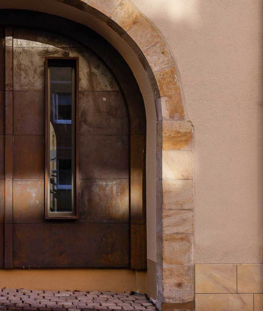 Termointonaci Ecologici RÖFIX: Rivoluzione Verde per l&#039;Isolamento e l&#039;Efficienza Energetica 

Approfondimento
I termointonaci a base calce di RÖFIX offrono una soluzione innovativa per migliorare il comfort abitativo e ridurre il consumo energetico, grazie all&#039;effetto benefico della calce e alla combinazione di materiali naturali e tecnologie all&#039;avanguardia.

Possibili Conseguenze
L&#039;adozione dei termointonaci RÖFIX può avere conseguenze positive sull&#039;ambiente e sulla qualità della vita degli occupanti, riducendo l&#039;impatto ambientale degli edifici e migliorando l&#039;efficienza energetica.

Opinione
I termointonaci RÖFIX rappresentano un&#039;alternativa al tradizionale isolamento e si configurano come un importante riferimento nel campo dell&#039;edilizia green, offrendo una soluzione sostenibile e innovativa per l&#039;isolamento edilizio.

Analisi Critica dei Fatti
L&#039;analisi dei fatti mostra che i termointonaci RÖFIX offrono una soluzione efficace per migliorare il comfort abitativo e ridurre il consumo energetico, grazie alla combinazione di materiali naturali e tecnologie all&#039;avanguardia.

Relazioni con altri fatti
I termointonaci RÖFIX sono parte di una tendenza più ampia verso l&#039;edilizia sostenibile e l&#039;efficienza energetica, e la loro adozione può contribuire a ridurre l&#039;impatto ambientale degli edifici e a migliorare la qualità della vita degli occupanti.

Contesto storico
L&#039;edilizia sostenibile e l&#039;efficienza energetica sono diventate priorità sempre più importanti negli ultimi anni, a causa della crescente consapevolezza dell&#039;impatto ambientale degli edifici e della necessità di ridurre le emissioni di gas serra.

Fonti
La fonte di questo articolo è Ediltecnico, https://ediltecnico.it/. Per ulteriori informazioni, si può visitare il sito web di RÖFIX all’indirizzo https://www.roefix.it/.