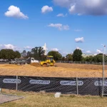 Il settore delle costruzioni in bilico: come i settori leader possono influenzare la stabilità del mercato

Approfondimento
Il settore delle costruzioni sta attraversando un periodo di incertezza, con molti costruttori che segnalano una riduzione dell'attività di costruzione. Tuttavia, è importante notare che la situazione può variare notevolmente a seconda del settore specifico in cui operano. Ad esempio, i settori della costruzione di abitazioni e delle infrastrutture potrebbero essere più resilienti rispetto ad altri.

Possibili Conseguenze
La riduzione del backlog dei contractor potrebbe avere conseguenze significative per l'industria delle costruzioni, inclusa la possibilità di riduzioni del personale e della produzione. Tuttavia, i settori leader potrebbero continuare a registrare una domanda sostenuta, garantendo una certa stabilità per le imprese che operano in questi ambiti. Inoltre, la riduzione del backlog potrebbe anche portare a una maggiore competitività tra le imprese di costruzione.

Opinione
È fondamentale che i costruttori e le imprese di costruzione siano consapevoli delle tendenze del mercato e si adattino di conseguenza. Coloro che operano nei settori leader potrebbero dover affrontare una maggiore competizione, mentre quelli che operano in settori più deboli potrebbero dover cercare nuove opportunità di business. Inoltre, le imprese di costruzione dovrebbero anche considerare l'importanza dell'innovazione e della tecnologia per rimanere competitive.

Analisi Critica dei Fatti
L'analisi dei dati forniti dall'Associated Builders and Contractors rivela che la maggior parte dei costruttori ritiene che l'attività di costruzione sia in contrazione. Tuttavia, è importante considerare anche altri fattori, come la domanda di abitazioni e la spesa per le infrastrutture, per avere una visione più completa della situazione. Inoltre, è anche importante considerare le tendenze demografiche e le politiche governative che possono influenzare il settore delle costruzioni.

Relazioni con altri fatti
La situazione del settore delle costruzioni è strettamente legata ad altri fattori economici, come la crescita del PIL e la politica monetaria. È importante considerare questi fattori per comprendere appieno le tendenze del mercato e le opportunità di business. Inoltre, il settore delle costruzioni è anche influenzato dalle tendenze tecnologiche e dalle innovazioni nel campo della costruzione.

Contesto storico
Il settore delle costruzioni ha attraversato diverse fasi di crescita e contrazione nel corso degli anni. È importante considerare il contesto storico per comprendere le tendenze attuali e prevedere le future opportunità di business. Ad esempio, la crisi finanziaria del 2008 ha avuto un impatto significativo sul settore delle costruzioni, ma il settore ha anche mostrato una notevole resilienza e capacità di recupero.

Fonti
La fonte di questo articolo è Construction Dive. Per ulteriori informazioni, si prega di visitare il sito web ufficiale di Construction Dive.