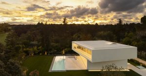 Villa Lavan: un esempio di architettura sostenibile che unisce design senza tempo e vita transgenerazionale in armonia con la natura