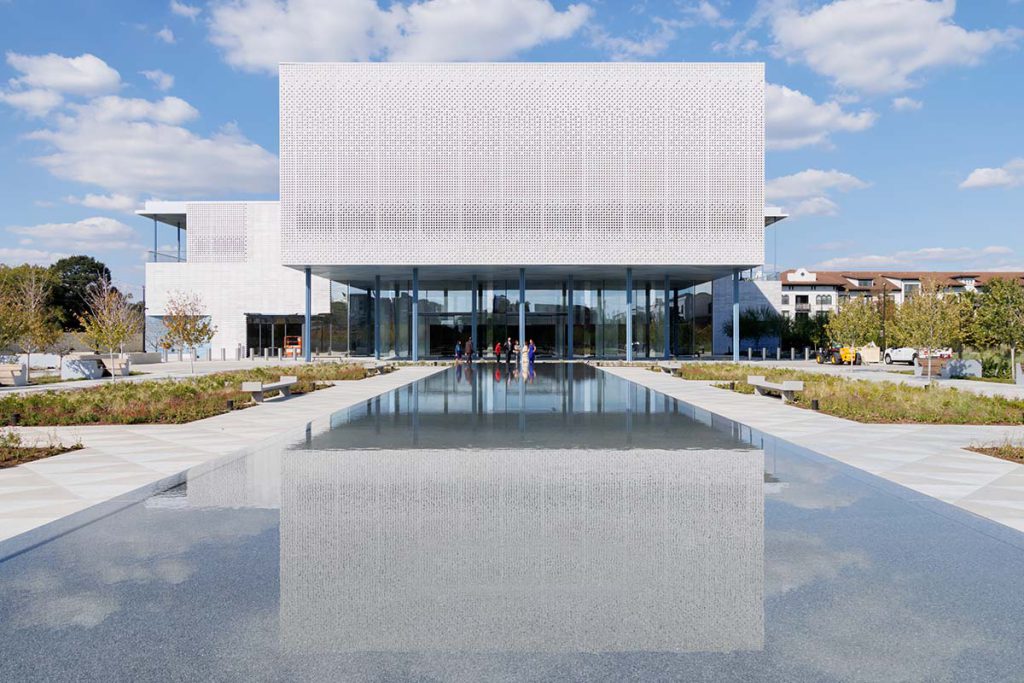 Inaugurato il primo Ismaili Center degli Stati Uniti a Houston progettato da Farshid Moussavi Architecture